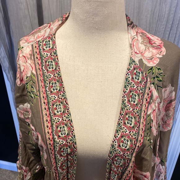 Very pretty Kimono, size Med, colorful - Picture 2 of 6